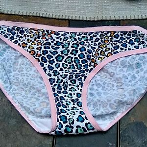 Colored leopard skin pantied